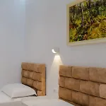 Jon'a Sarandë