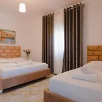 Jon'a Sarandë