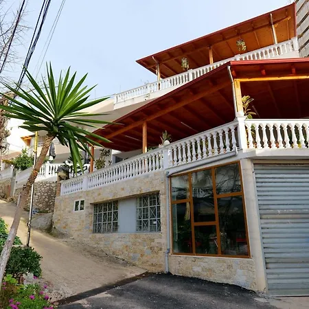 Jon'a Саранда