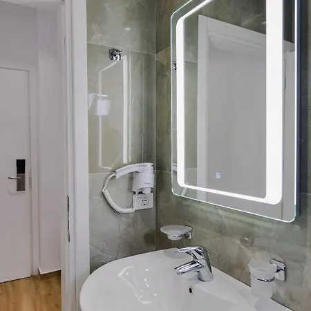 Jon'a Саранда