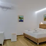 Jon'a * Sarandë